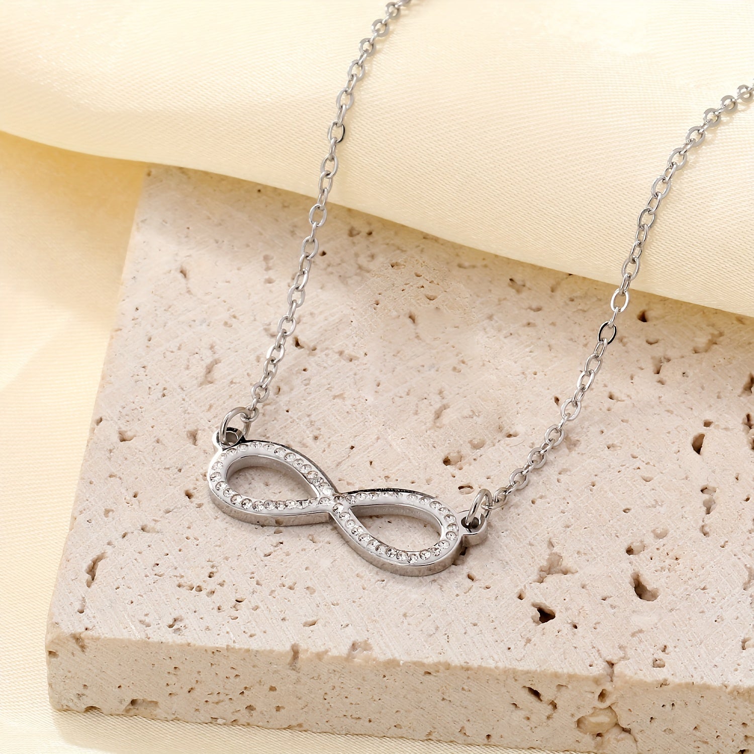 AMOUR Éternel Necklace